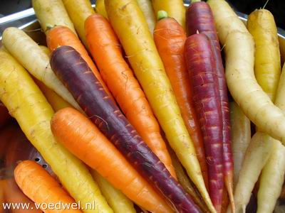 Voedwel, natuurlijk voedingsadvies, regenboog wortels