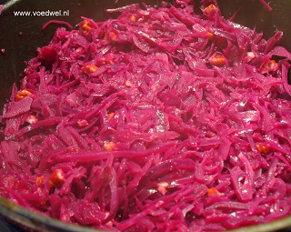 Rodekool met walnoten